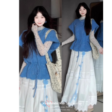 批发复古蓝色抽绳针织马甲叠穿碎花打底女春季新款时尚高腰半身裙套装