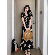 大码胖mm法式V领碎花黑色连衣裙女夏季新款收腰显瘦短袖a字长裙子