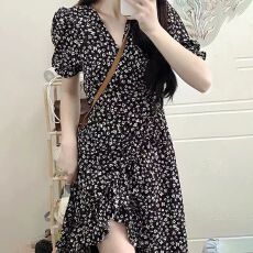 批发温柔黑色夏装森女<b class='q'>赫本</b><b class='q'>风</b>茶歇裙冷淡<b class='q'>风</b>鱼尾碎花连衣裙女