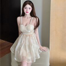 批发纯欲露背珍珠吊带连衣<b class='q'>裙</b>子女夏季小个子法式高级感公主<b class='q'>礼服</b>蓬蓬<b class='q'>裙</b>