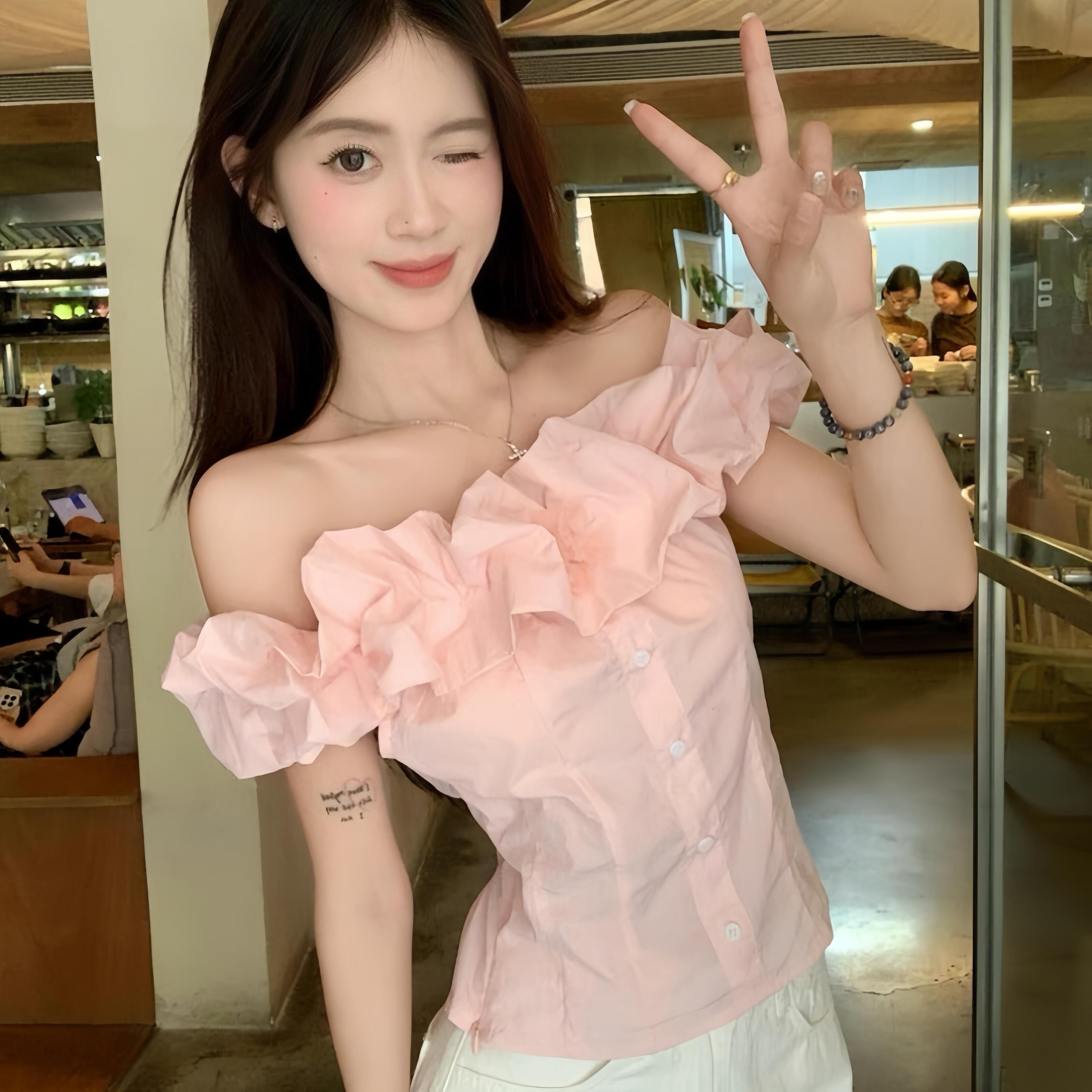 프랑스식 달콤한 스타일 오프숄더 반팔 여성 셔츠 여름 허리 수축 몸매 가꾸기 슬림해 보이는