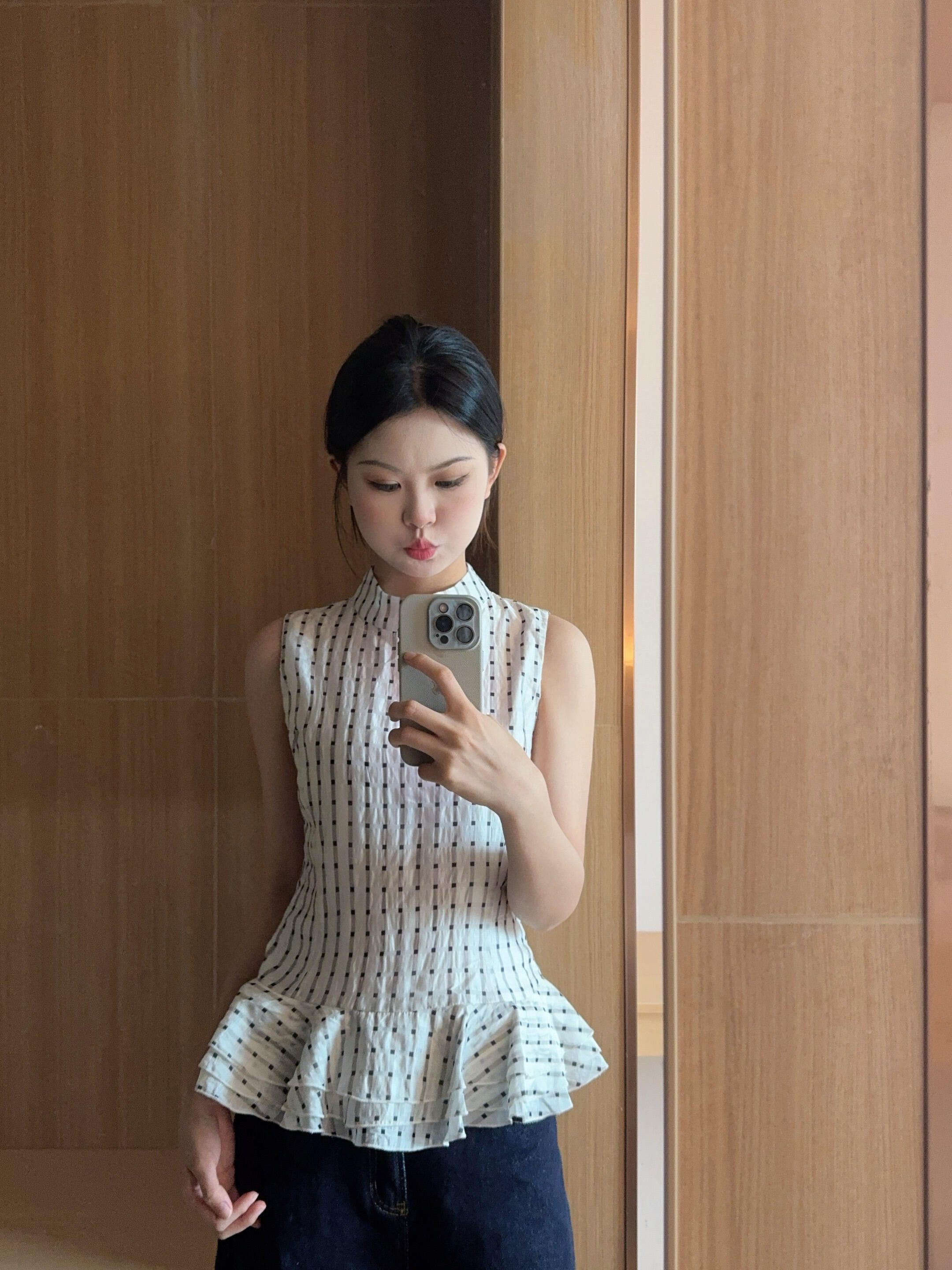 원본 원단 네리 디자인 센스 민소매 그리드 아이들 여름 새로운 외출용 품격 허리 수축 맨위