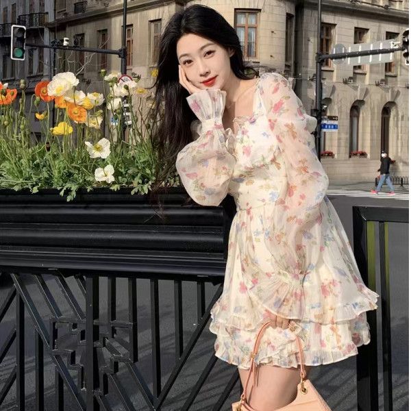 도망자 공주 슈퍼 요정 꽃무늬 여성 드레스 가을 의상 새로운 프랑스식 보트넥 슬림해 보이는 품격 퍼프 짧은 치마