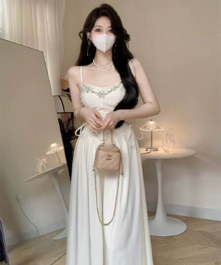 빛 럭셔리 바람 천 골드 예복 치마 2026 여름 슬립 몸매 가꾸기 슬림해 보이는 펌프 로프 레이스업 명문 여성 생일 롱 스커트 아이들