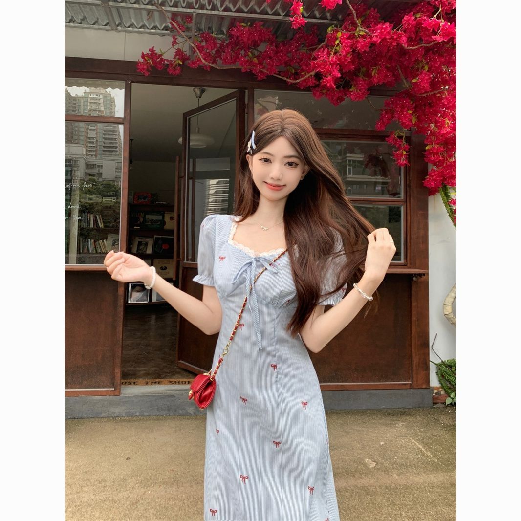 작은 청신 스트라이프 나비 매듭 거품 소매 드레스 여름 새로운 레이스 조각 허리 수축 슬림해 보이는 한 마디 롱 스커트