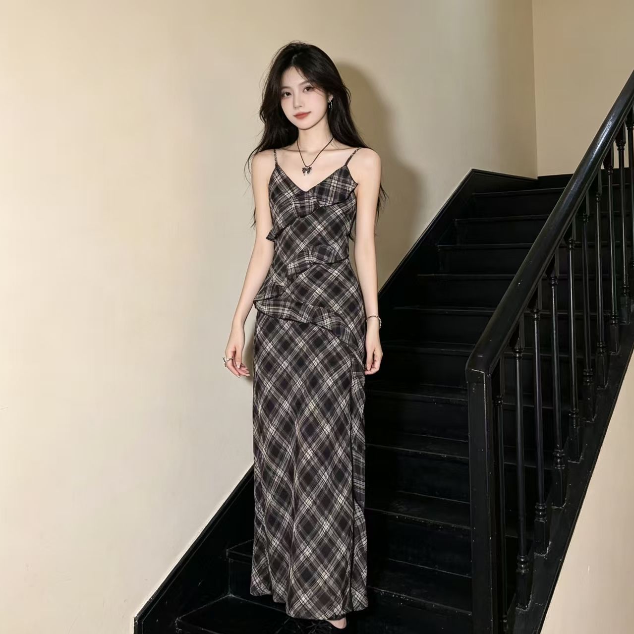 2026 여름 새로운 불규칙 프릴 여름 우아한 센스 민소매 A형 체크무늬 슬립 드레스