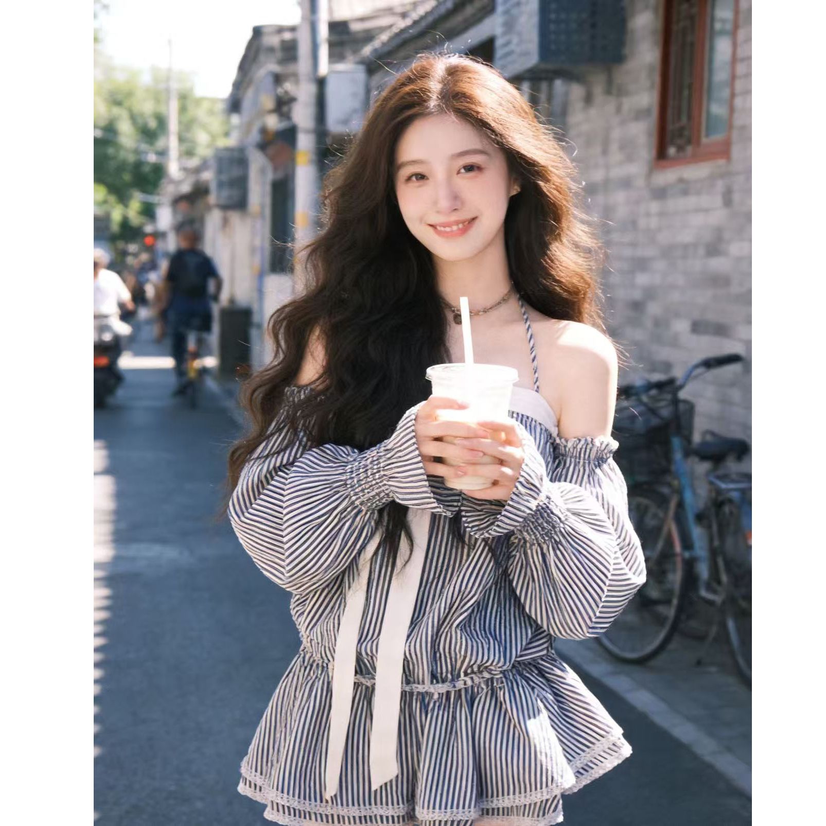 달콤한 핫걸 오프숄더 초여름 레트로 스트라이프 나비 매듭 오프숄더 행침 목 여성 드레스 허리 수축 슬림해 보이는 퍼프 스커트