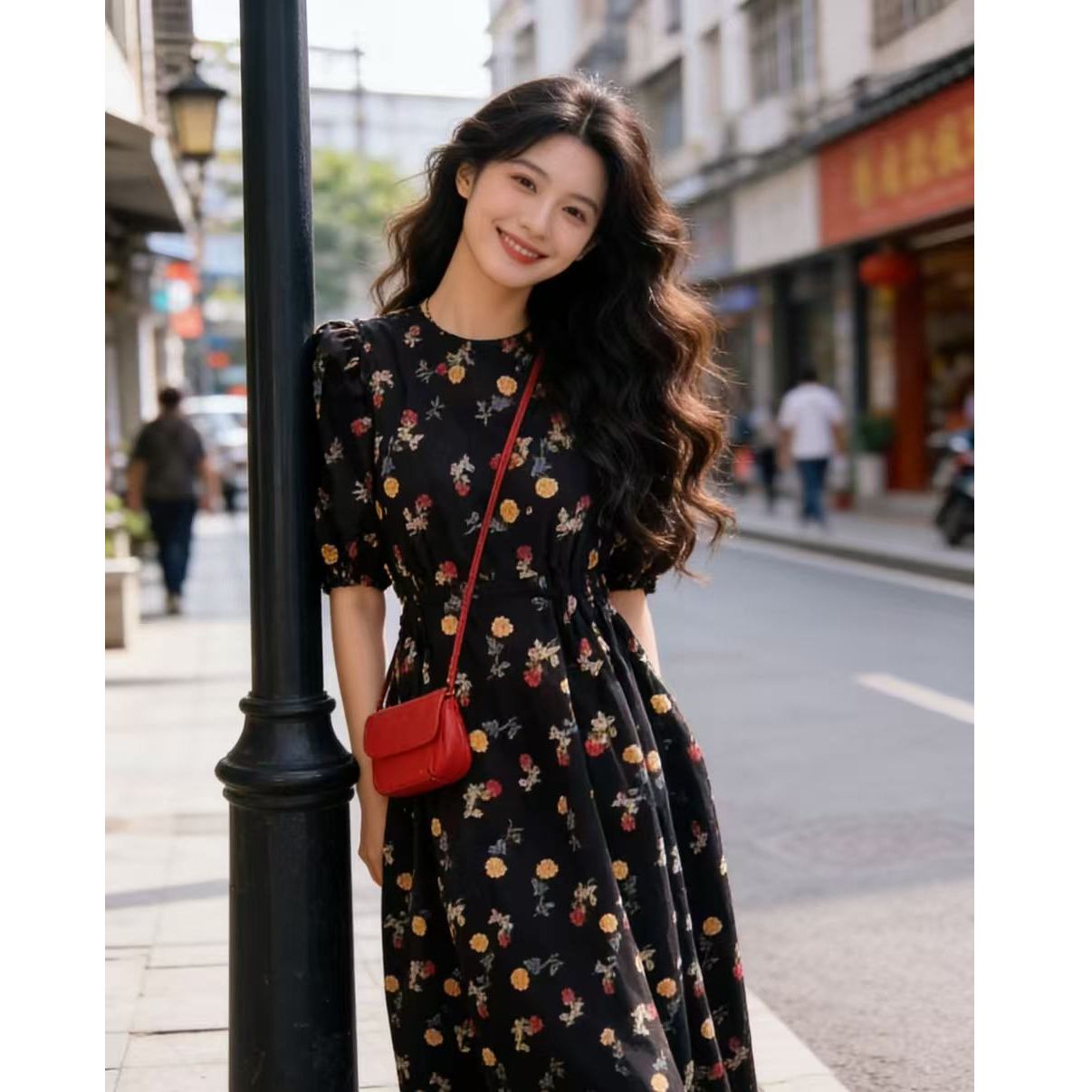 프랑스식 레트로 검정색 꽃무늬 라운드 넥 거품 소매 셔츠 드레스 여름 허리 수축 큰 진자 한 마디 휴가 여성 드레스
