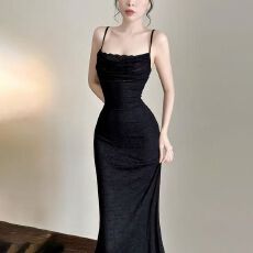 批发性感蕾丝露背黑色<b class='q'>吊带</b>连衣裙女2026新款高腰修身气质包臀中长裙子