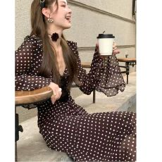 批发巨好看掐腰裙子2026秋法式气质高级感大方得体绝美咖色波点连衣裙