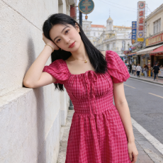 批发法式<b class='q'>甜美</b>玫红色格子小飞袖吊带连衣裙女夏收腰显瘦纯欲风少女裙子