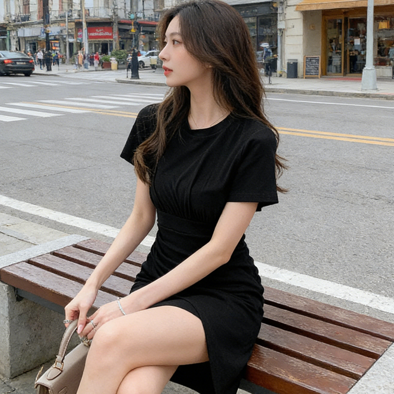 2026 새로운 순수한 욕망 바람 검정색 티셔츠 치마 여름 라운드 넥 허리 수축 주름 불규칙 밑단 품격 드레스