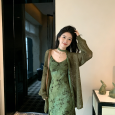 批发2026新款法式高级感绿色碎花吊带<b class='q'>连衣裙</b>子女装早春季流行氛围感潮