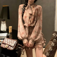 批发2026新款V领碎花连衣裙女夏季新款法式复古短款百褶晕染<b class='q'>雪纺</b>裙子