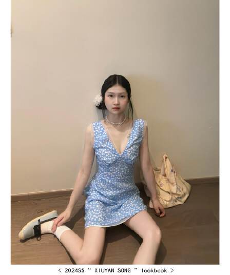 한 부서 파란색 신선함 꽃무늬 V넥 조끼 여성 드레스 여름 몸매 가꾸기 휴가 바람 민소매 허리 수축 짧은 치마