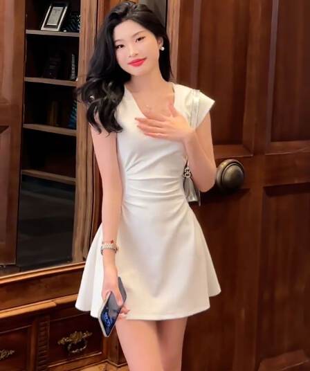 프랑스식 패션 고급 명문 여성 품격 여성 드레스 여름 새로운 주름 허리 수축 슬림해 보이는 한 마디 미니 스커트 ins 트렌디
