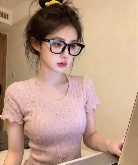 한 부서 핑크색 달콤한 스타일 나비 매듭 니트 반팔 티셔츠 여성 여름 디자인 센스 몸매 가꾸기 슬림해 보이는 쇼트 스타일 맨위