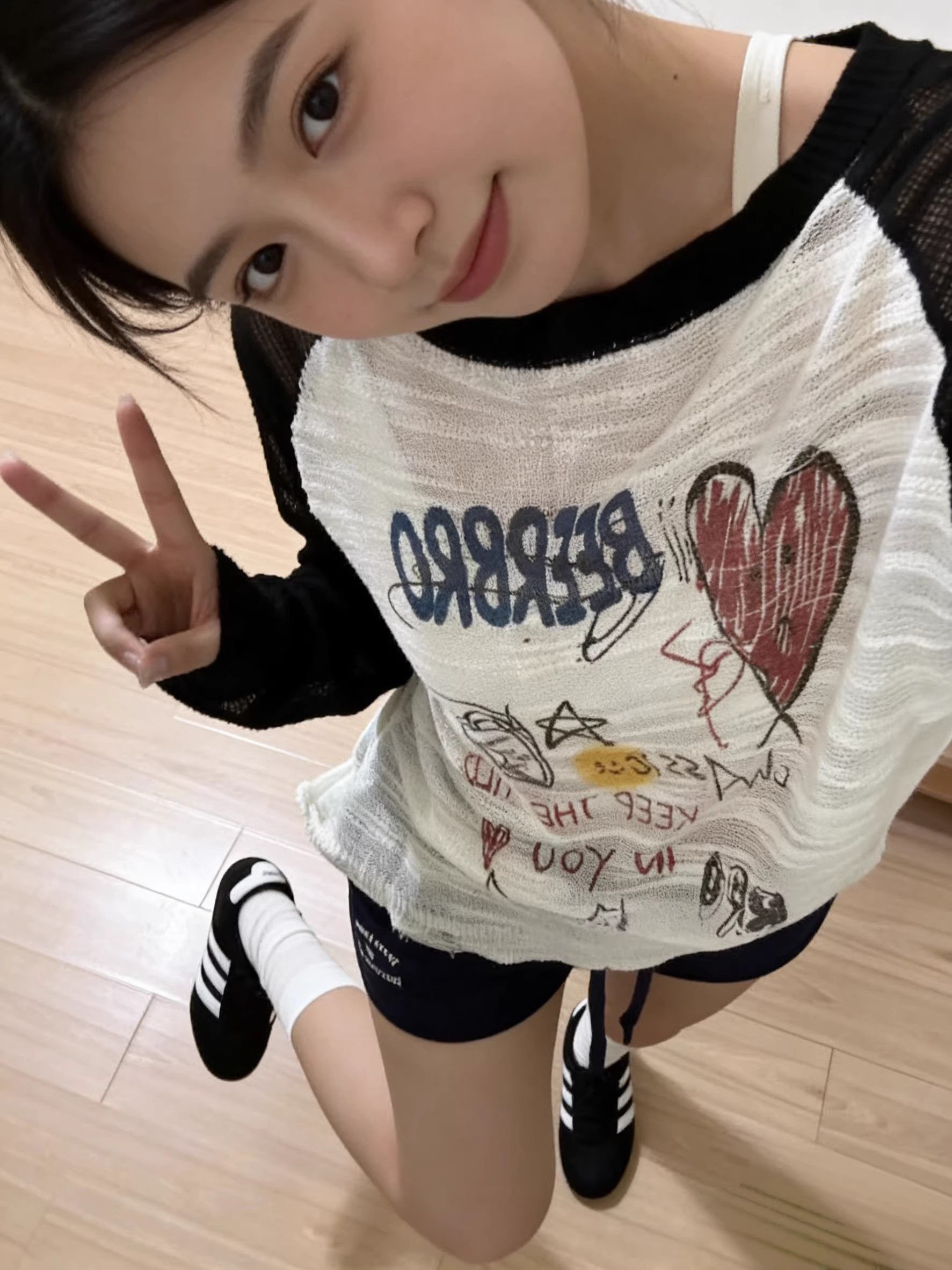 한 부서 하트 낙서 삽입 어깨 긴팔 티셔츠 여성 봄 여름 얇은 스타일 마이크로 ~을 통해 자외선 차단 블라우스 루즈핏 슬림해 보이는 중간 길이