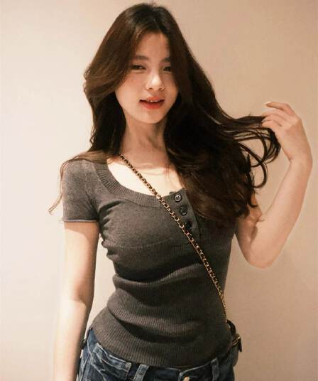 한 부서 레트로 패치워크 반 개방 칼라 회색 반팔 니트 스웨터 여성 여름 몸매 가꾸기 슬림해 보이는 디자인 센스 다용도 맨위