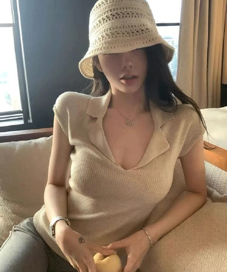 고급 센스 서리가 내린 부서 살구 색상 V넥 POLO 셔츠 여성 여름 오래된 돈 바람 몸매 가꾸기 긍정적 인 어깨 니트 반팔 티셔츠 맨위