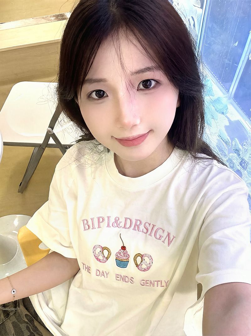 220 그램 순면 반팔 티셔츠 여성 의류 2026 여름 새로운 루즈핏 자수 긍정적 인 어깨 라운드 넥 맨위