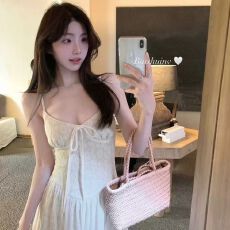 批发白水女 冰玉白茶 V领碎花吊带裙女早春清纯系松弛感穿搭<b class='q'>连衣裙</b>