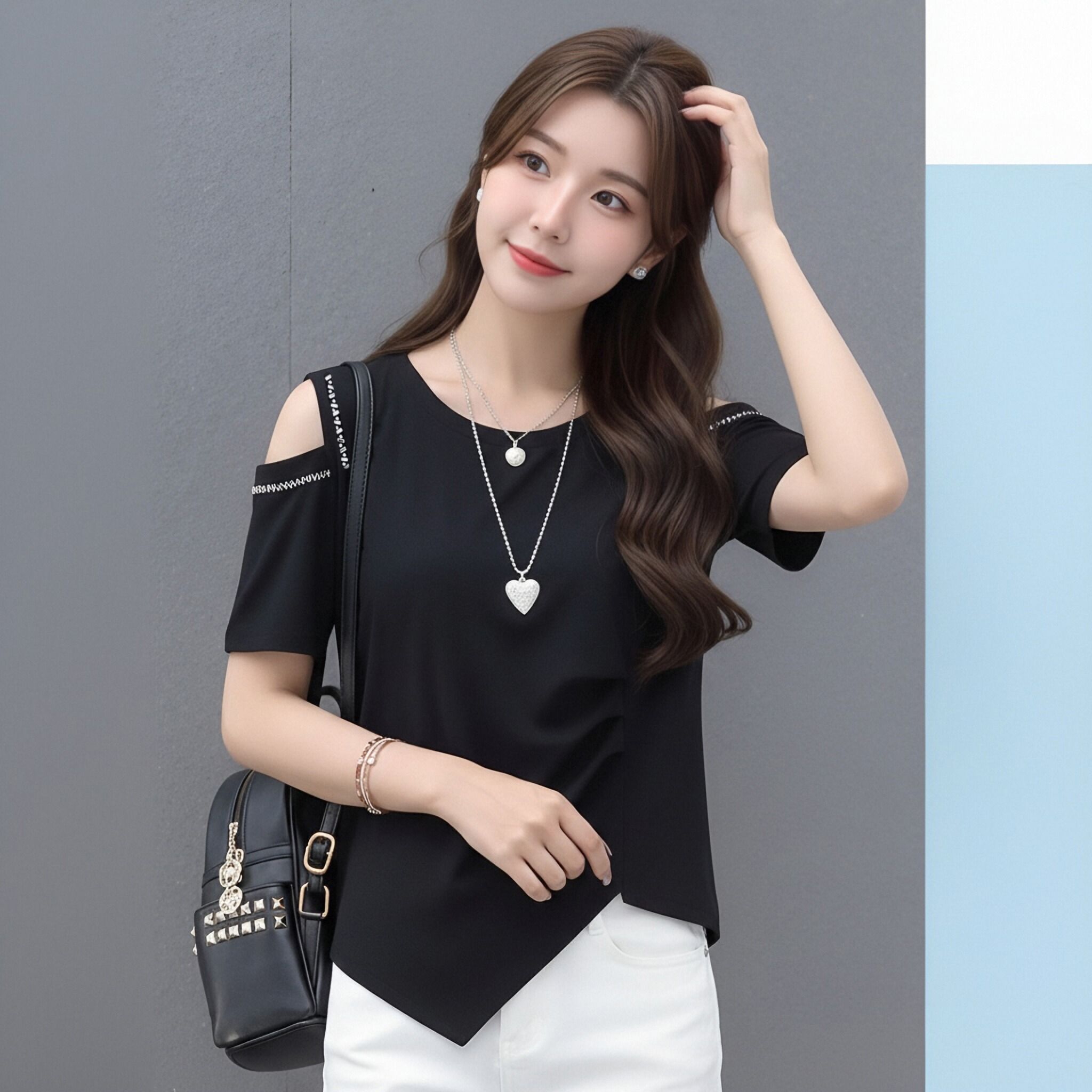 2026 빅 사이즈 디자인 센스 홀로우 아웃 긍정적 인 어깨 반팔 티셔츠 여성 여름 표지 배 불규칙 주름 트임 맨위