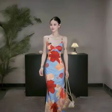 批发GirlsAt18 <b class='q'>泰国</b>海边度假风印花吊带连衣裙女性感露背绑带修身长裙
