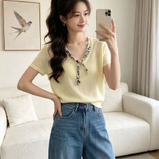 批发<b class='q'>轻熟</b>风丝巾V领冰丝短袖针织衫t恤女夏季2026新款设计感显瘦上衣薄