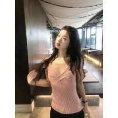 批发<b class='q'>甜美</b>风粉色扭结v领针织衫短袖女夏季穿搭设计感修身显瘦气质上衣