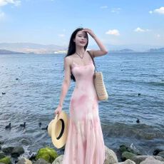 批发时尚感渲染碎花<b class='q'>连衣裙</b>女夏季超仙粉色纱裙<b class='q'>性感</b>包臀收腰修身鱼尾裙