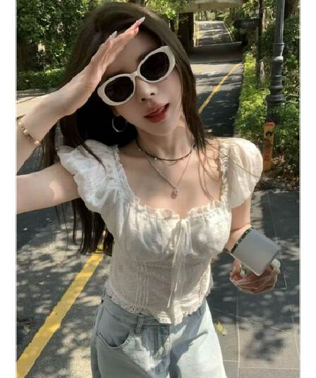 2026 여름 새로운 한국 스타일 패션 다용도 몸매 가꾸기 슬림해 보이는 광장 칼라 반팔 셔츠 레이스 홀로우 아웃 디자인 센스 맨위