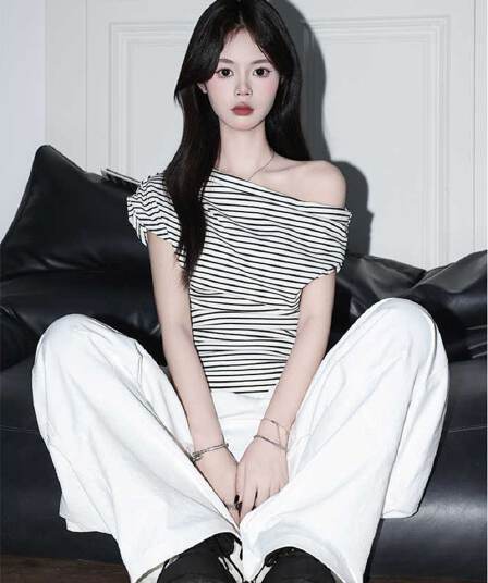 아메리칸 검정색 스트라이프 비스듬한 어깨 니트 티셔츠 여성 여름 새로운 ins 인사이드 가져 가라. 캐주얼 반팔 허리 수축 맨위