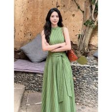批发法式温柔风绿色条纹无袖背心<b class='q'>连衣裙</b>2026夏简单大方掐腰a字小裙子