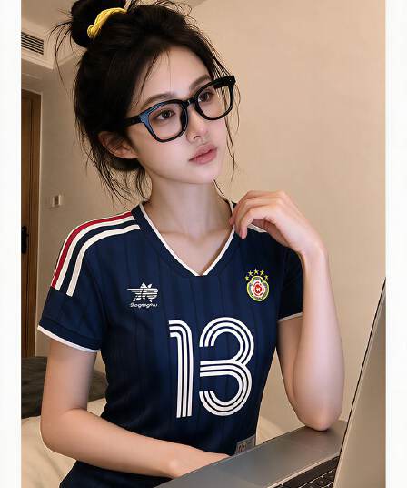 반팔 티셔츠 여성 의류 여름 새로운 몸매 가꾸기 트렌디 스트라이프 운동 바람 아메리칸 레트로 저지 V넥 맨위