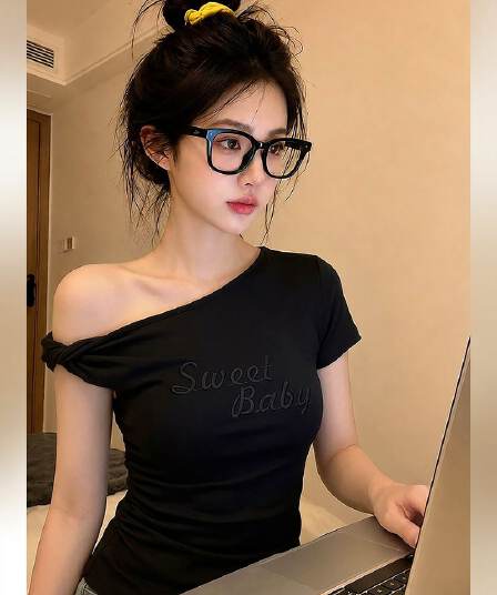 반팔 티셔츠 여성 의류 여름 새로운 한 부서 작은 샤넬 스타일 몸매 가꾸기 알파벳 가시 자수 비스듬한 칼라 맨위