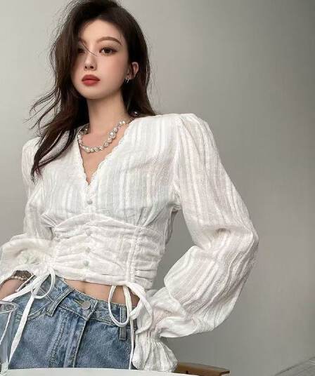 이른 봄 새로운 마이크로 지방 mm 맨위 쇼트 스타일 외국 가스 펌프 로프 슈퍼 요정 프랑스식 맨위 슬림해 보이는 긴팔 V넥 여성 셔츠