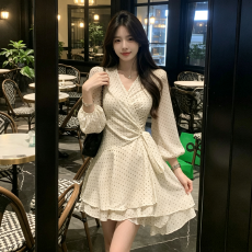 批发法式温柔风波点连衣裙子女秋季新款不规则小众收腰V领绑带短裙子