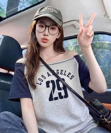 200그램 게으른 면 반팔 티셔츠 여성 의류 여름 새로운 삽입 어깨 소매 알파벳 루즈핏 비스듬한 칼라 맨위