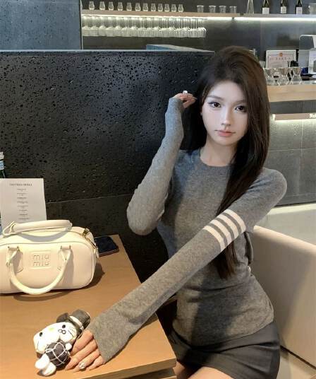 회색 라운드 넥 풀오버 얇은 만나는 니트 스웨터 여성 가을 겨울 디자인 센스 한 부서 chic Chic 인사이드 가져 가라. 스웨터 맨위