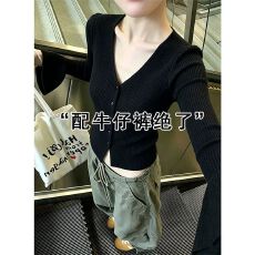 批发高级感V领喇叭袖黑色针织开衫女<b class='q'>秋</b>装韩系叠穿内搭打底修身上衣冬