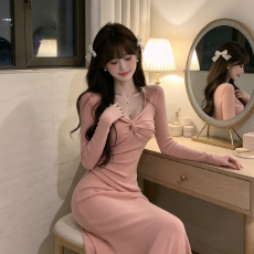 批发早秋装2026新款后妈包臀长裙辣妹法式高级感长袖连衣<b class='q'>裙子</b>女春秋季