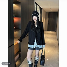 批发Xiaix【黑白序章】微胖显瘦木耳边拼蕾丝设计针织上衣