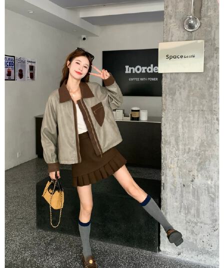 항구 바람 레트로 pu 가죽 재킷 여성 코트 2026 가을 새로운 배색 폴로 칼라 작은 키 슬림해 보이는 차가운 바람의 소리 재킷 맨위