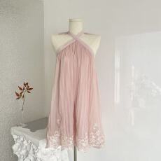 批发花野序曲两色蕾丝<b class='q'>挂</b><b class='q'>脖</b><b class='q'>连衣裙</b>女装松弛感裙子