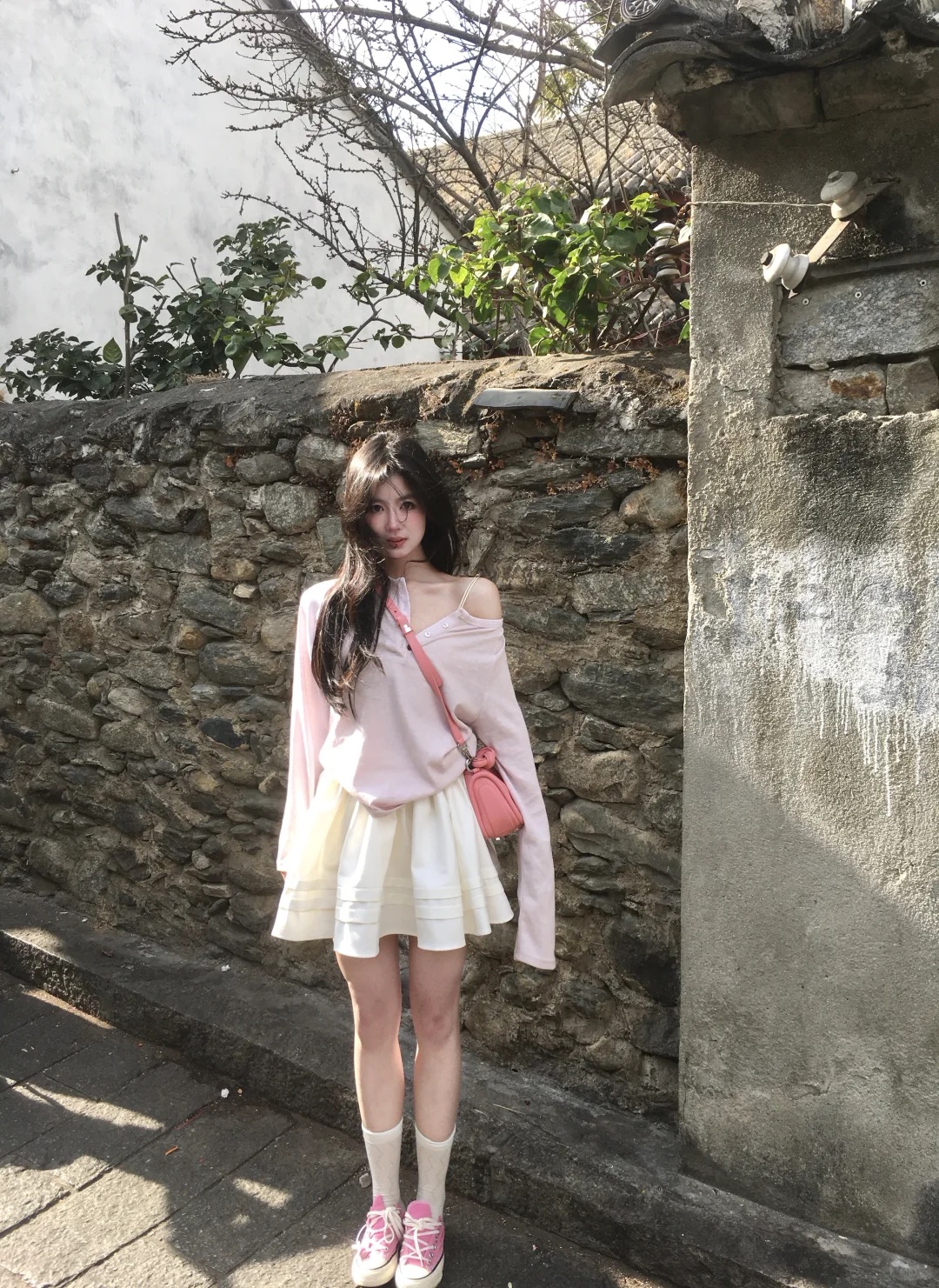 jaajaaa 청 부드러운 배경 색상 작은 대중 미니멀리즘 부서 버클 칼라 몸매 가꾸기 다용도 슬림해 보이는 캐주얼 만나는 티셔츠 xci