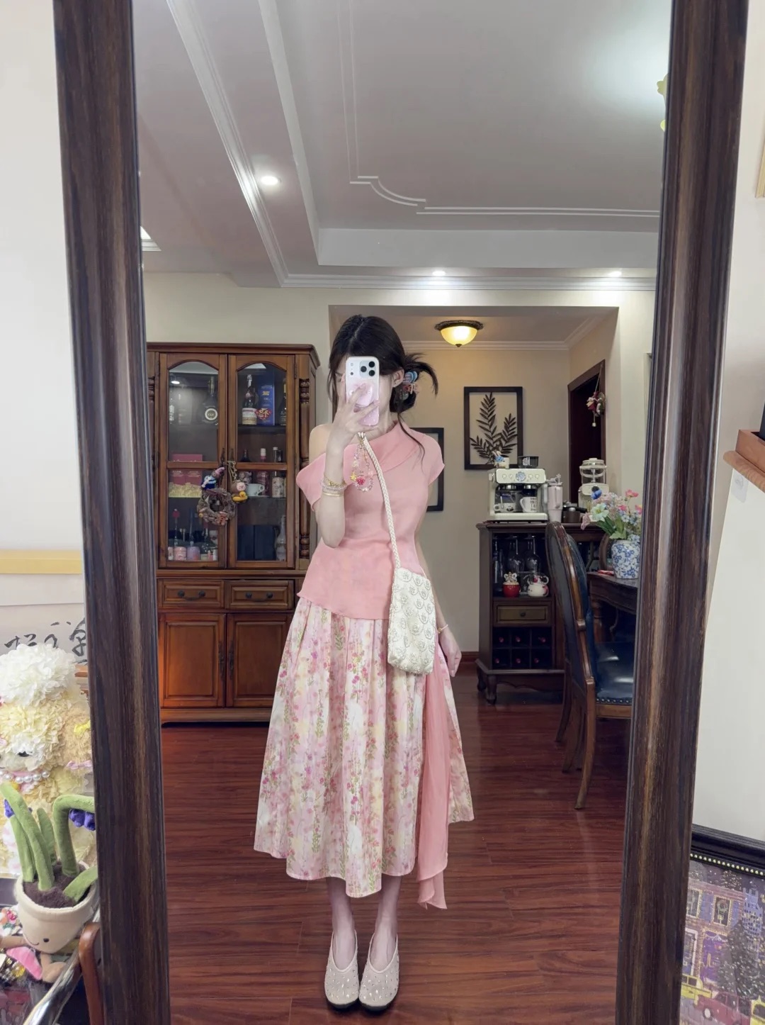 yuuscc 핑크색 비스듬한 어깨 반팔 여름 디자인 센스 질감 센스 비대칭 폴로 칼라 리본 오프숄더 라미 작은 셔츠