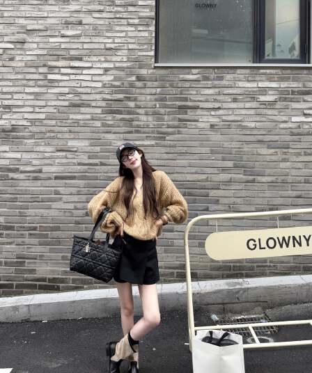 프랑스식 느긋한 바람 루즈핏 니트 스웨터 여자 가을 새로운 부드러운 품격 V넥 홀로우 아웃 니트 스웨터 맨위