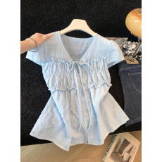 重工刺绣花V领小飞袖白衬衫女夏季薄款减龄别致木耳边娃娃衫上衣