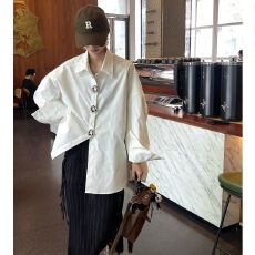 批发不易过时廓形宽松高级感别致通勤重工金属扣纯<b class='q'>白色</b>长袖衬衫上衣女